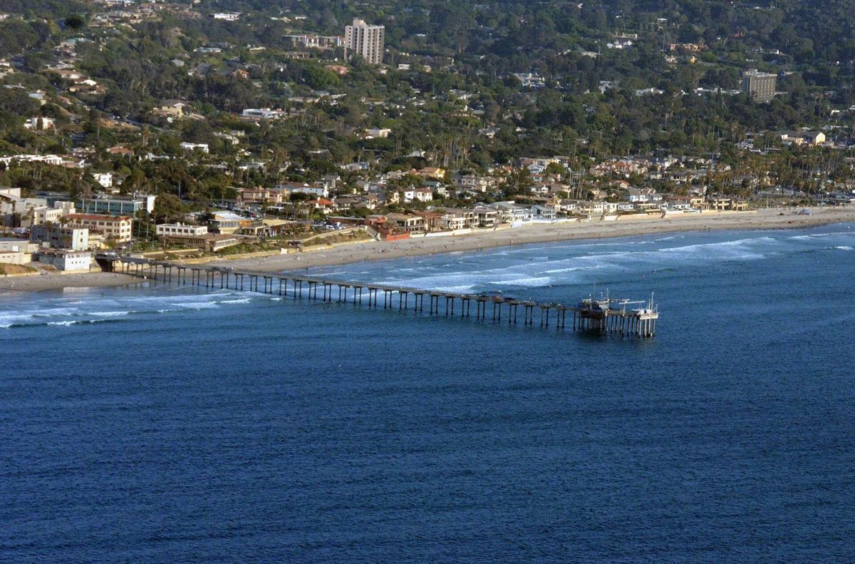 La Jolla Shores and Scripps Pier from above